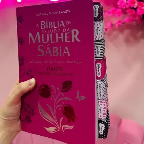 Foto do produto Bíblia de Estudo da Mulher Sábia Pink com Harpa e Abas