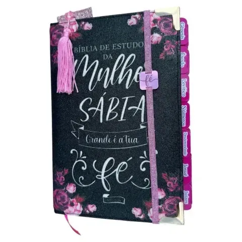 Capa do livro Bíblia da Mulher Sábia de Estudos 100% Glitter Preta com Abas adesivas + Elástico + Marca páginas